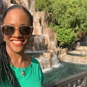 Meet your Posher, Lorinda